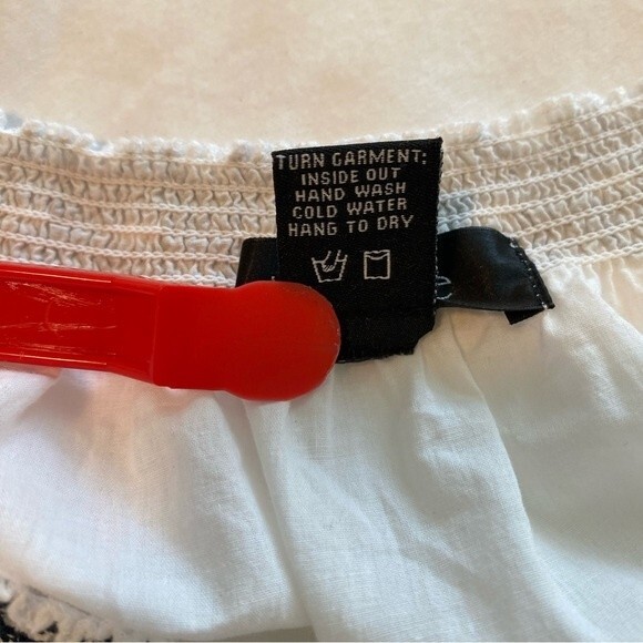 Karen Kane White Navy Peasant Style Embroidery Crochet Boho Flowy Top SZ L - Picture 9 of 11